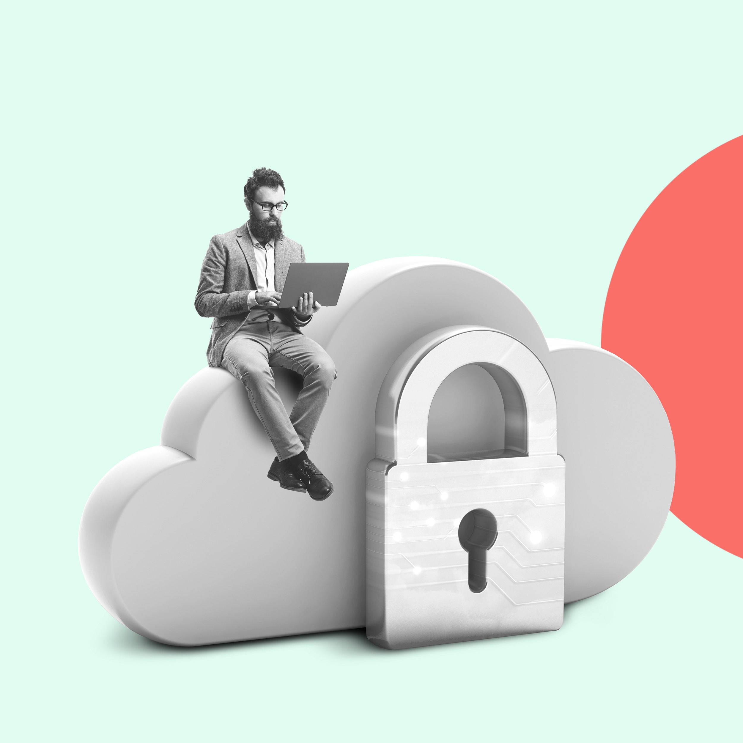 Mann sitzt symbolisch auf einer WordPress Backup geschützten Cloud mit Laptop